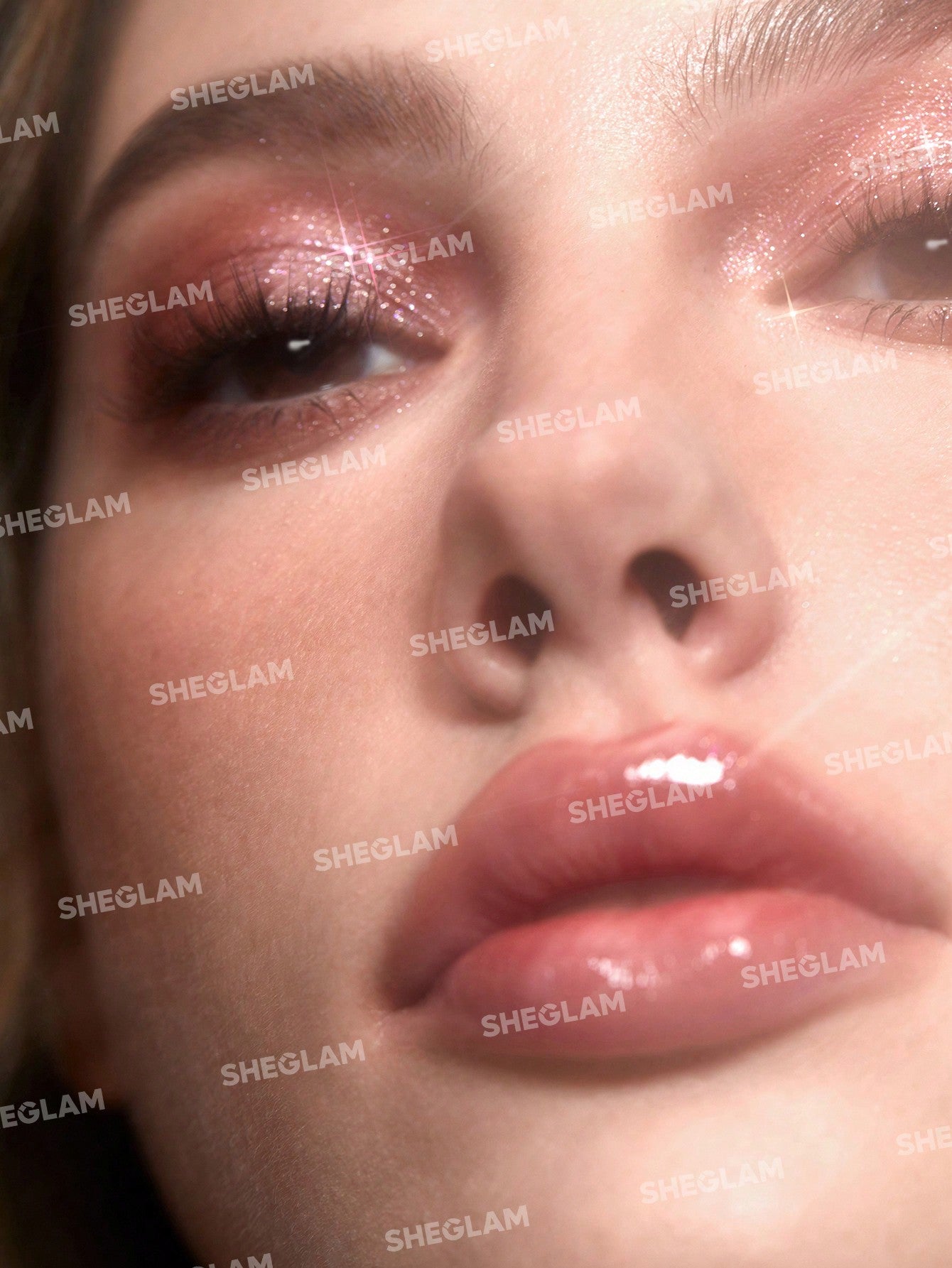 Gleam Chaser Eyeshadow Topper - Peach Ring