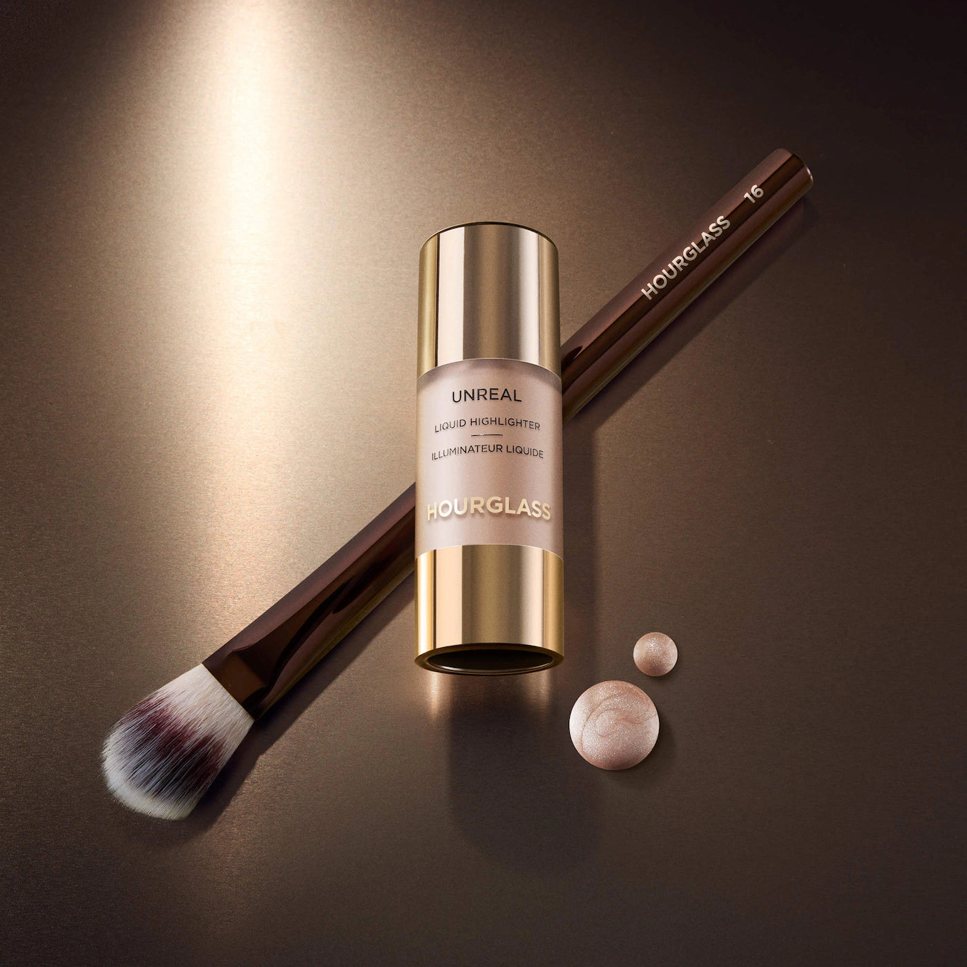 Hourglass No. 16 Highlighter Brush